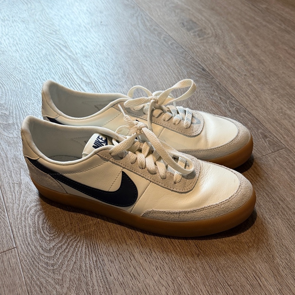 Nike Men's White and Black Sneakers with Gum Sole